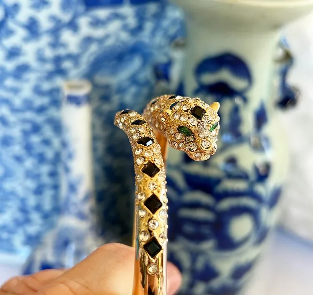 Amazing leopard hinged bracelet
