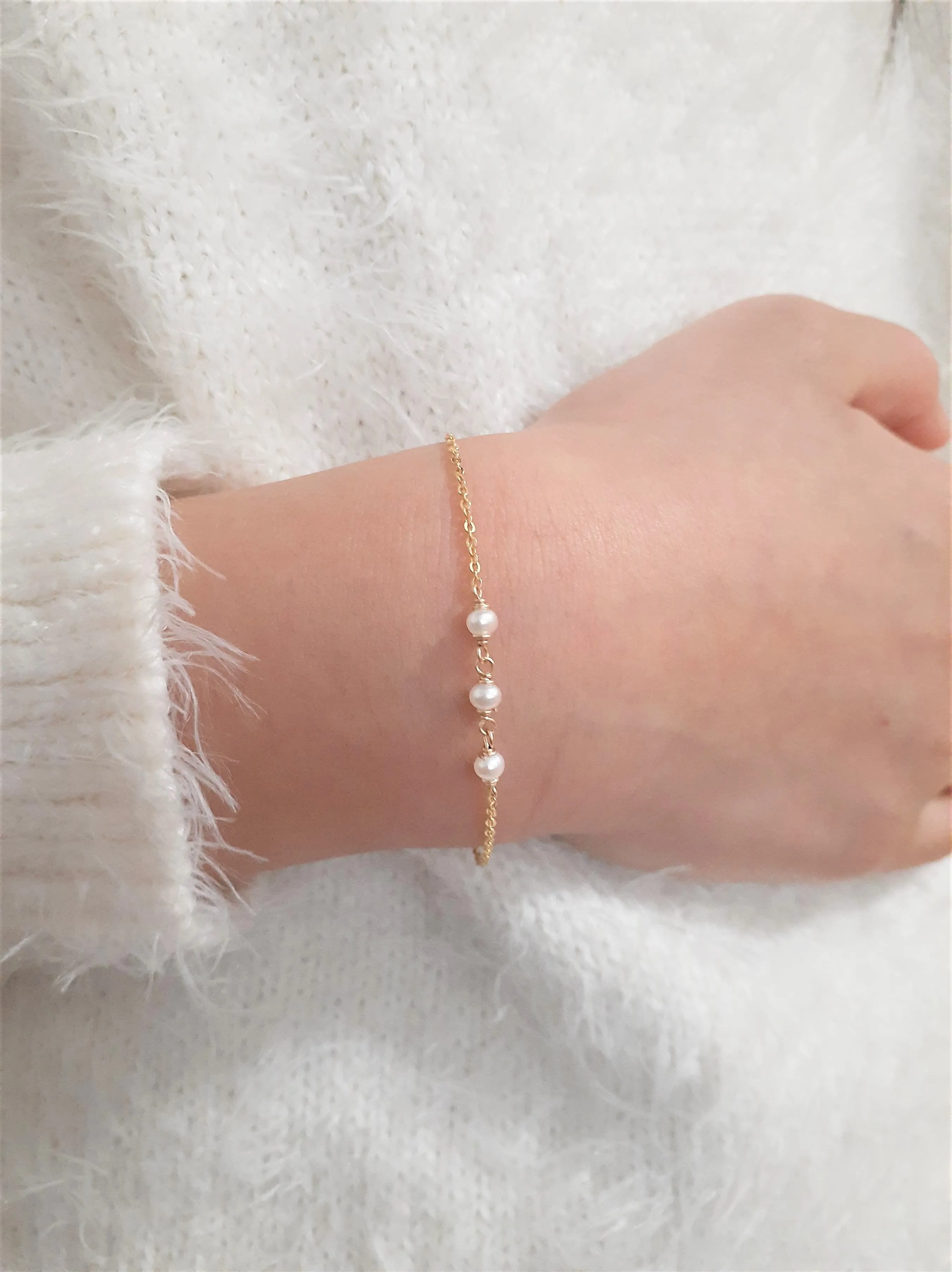 Dainty Freshwater Pearl Bracelet