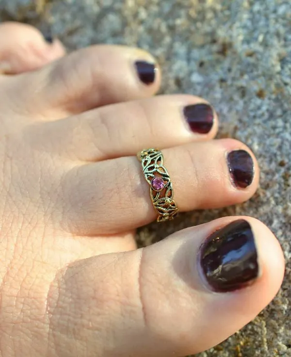 Eternity Knot with Stone Toe Ring - Gold