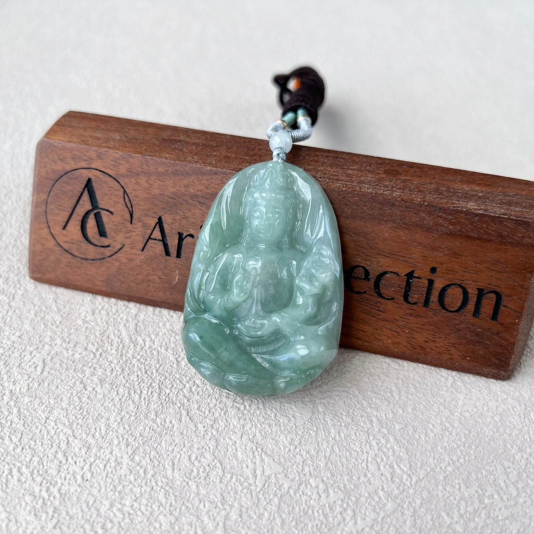 Jadeite Jade Guan Yin Avalokiteshvara, Quan Am, Light Green Jade, Hand Carved Jade Pendant Necklace, YJ-0522-0371824