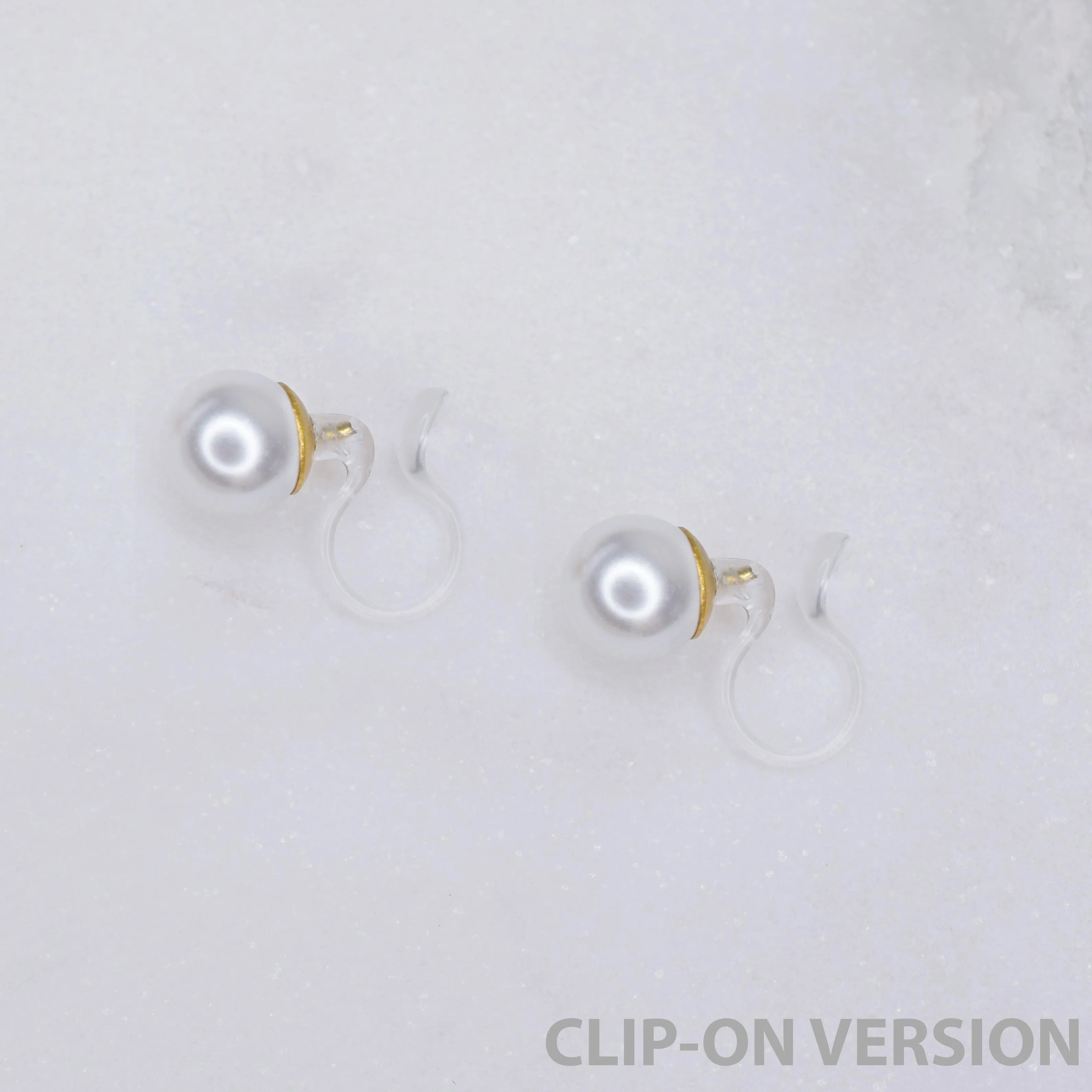 MEDIUM PEARL STUD CLIP-ON EARRINGS IN GOLD